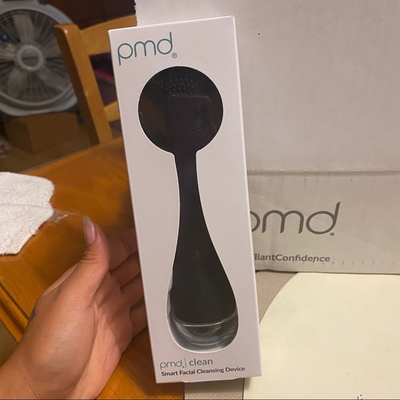 NEW PMD Clean Smart Facial Cleansing Device - Picture 3 of 5